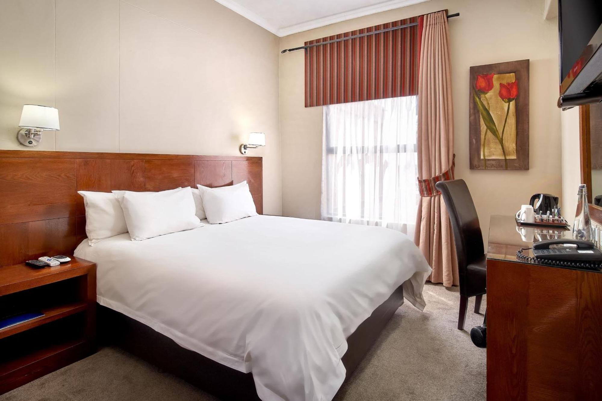 Protea Hotel By Marriott Pretoria Hatfield Habitación foto