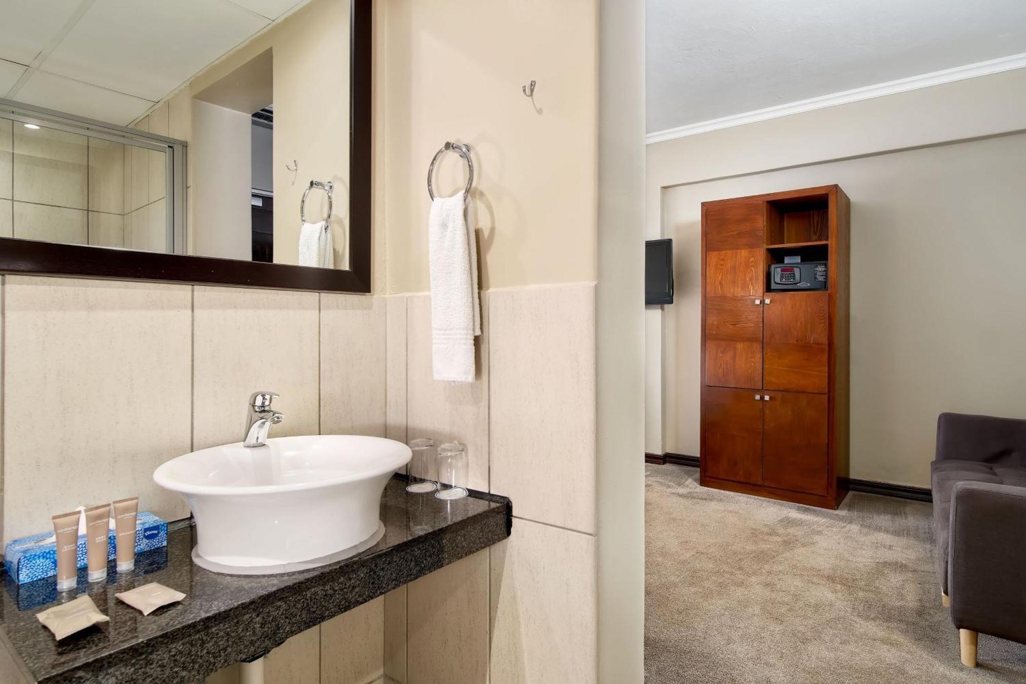 Protea Hotel By Marriott Pretoria Hatfield Habitación foto