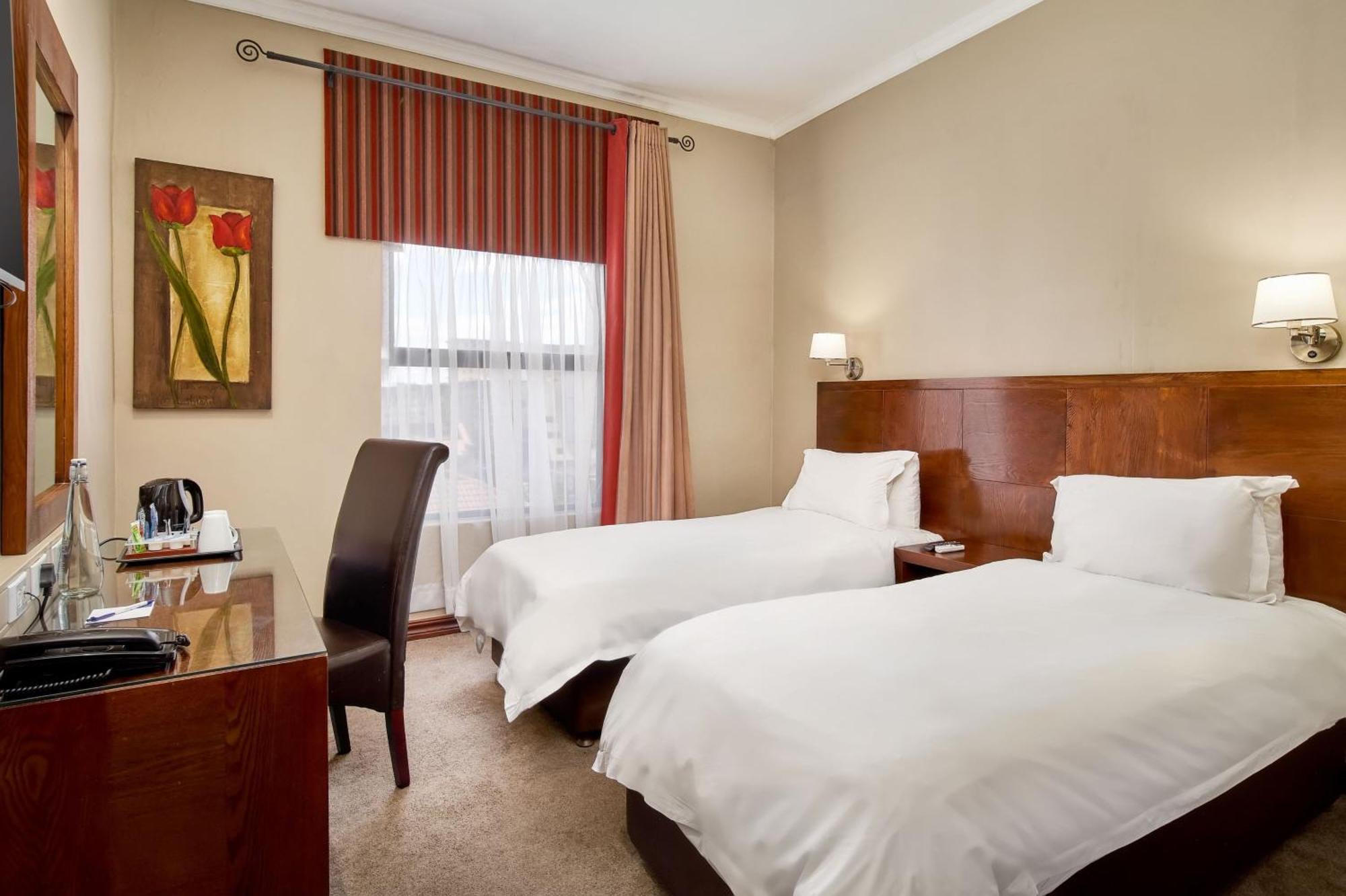 Protea Hotel By Marriott Pretoria Hatfield Habitación foto