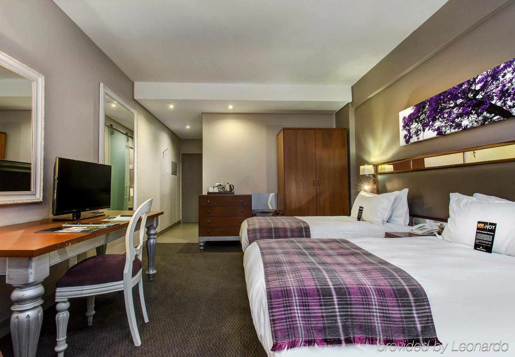 Protea Hotel By Marriott Pretoria Hatfield Exterior foto