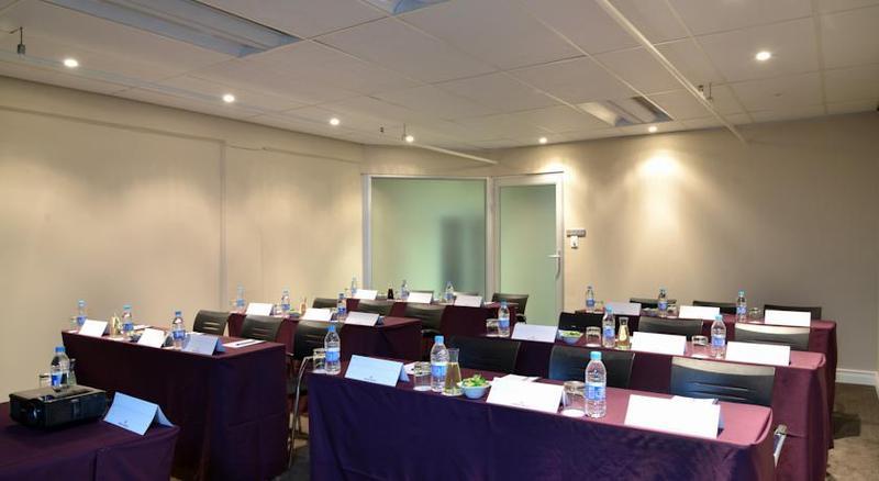 Protea Hotel By Marriott Pretoria Hatfield Exterior foto