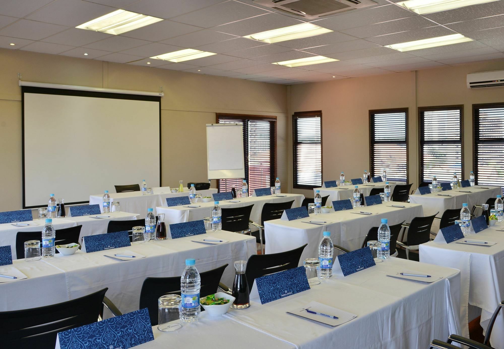Protea Hotel By Marriott Pretoria Hatfield Exterior foto